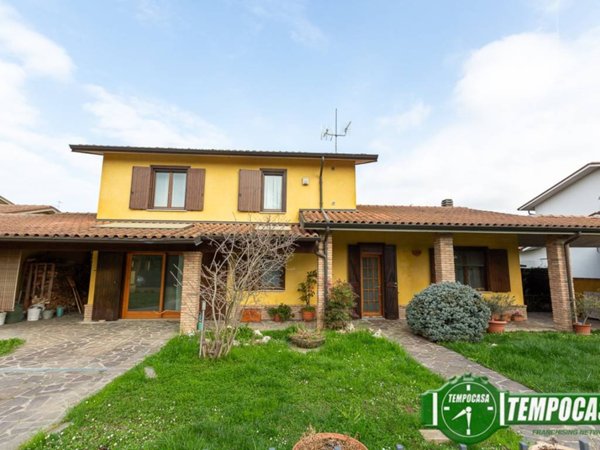 casa indipendente in vendita a Pandino