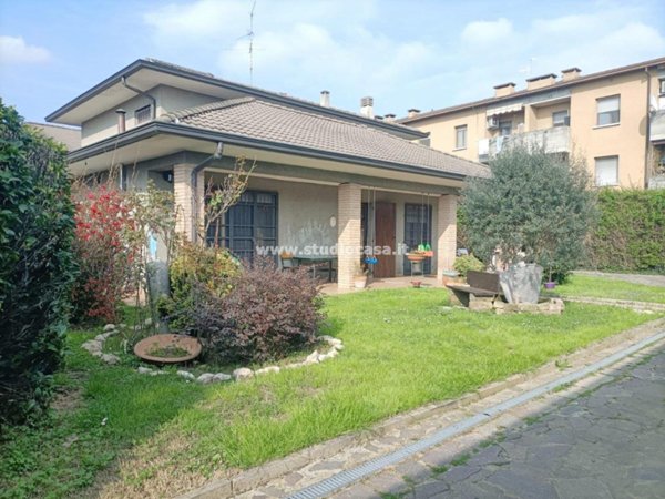 casa indipendente in vendita a Pandino