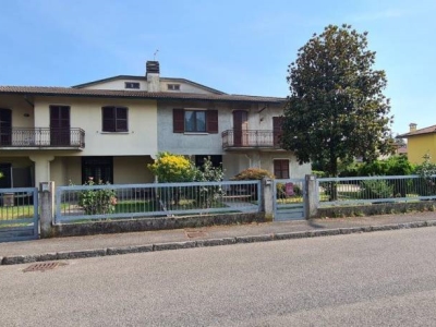 casa indipendente in vendita a Pandino