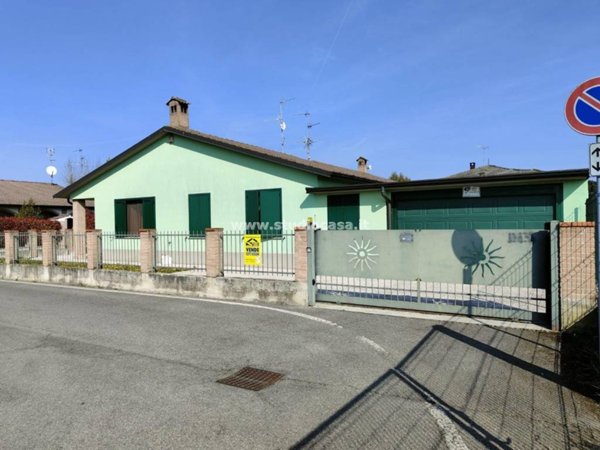 casa indipendente in vendita a Pandino