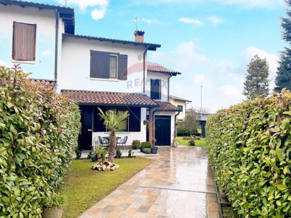 casa indipendente in vendita a Pandino