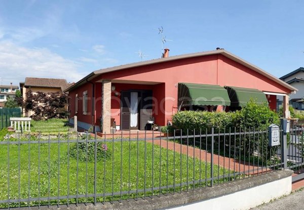 casa indipendente in vendita a Pandino