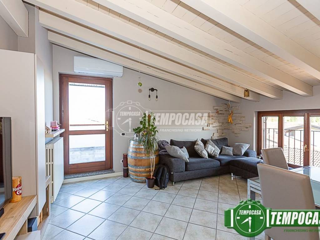 appartamento in vendita a Pandino in zona Nosadello