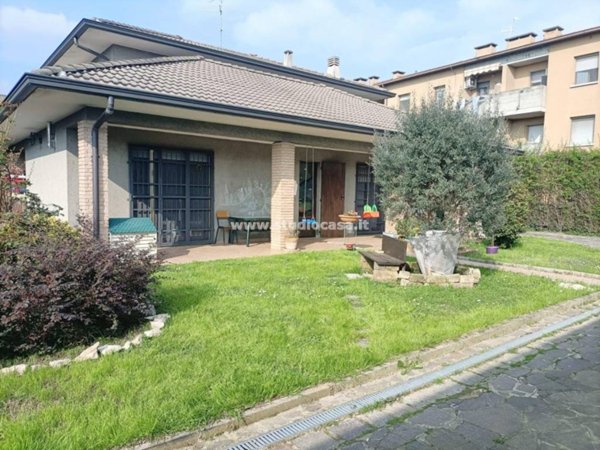 casa indipendente in vendita a Pandino