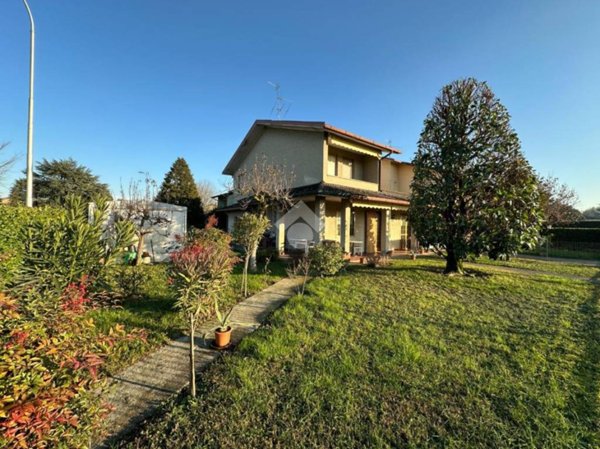 casa indipendente in vendita a Pandino