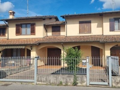 casa indipendente in vendita a Pandino