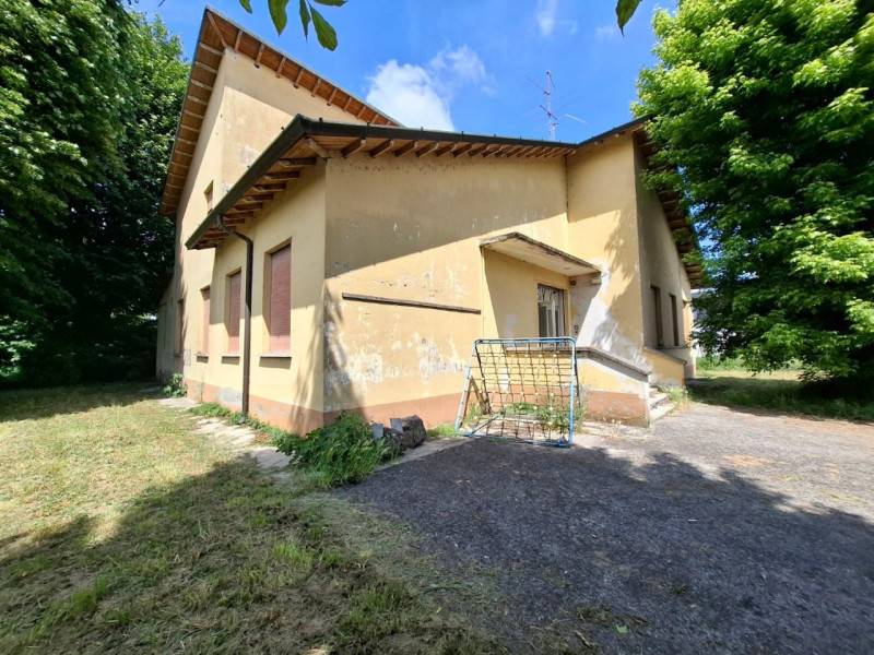 intera palazzina in vendita a Pandino in zona Gradella