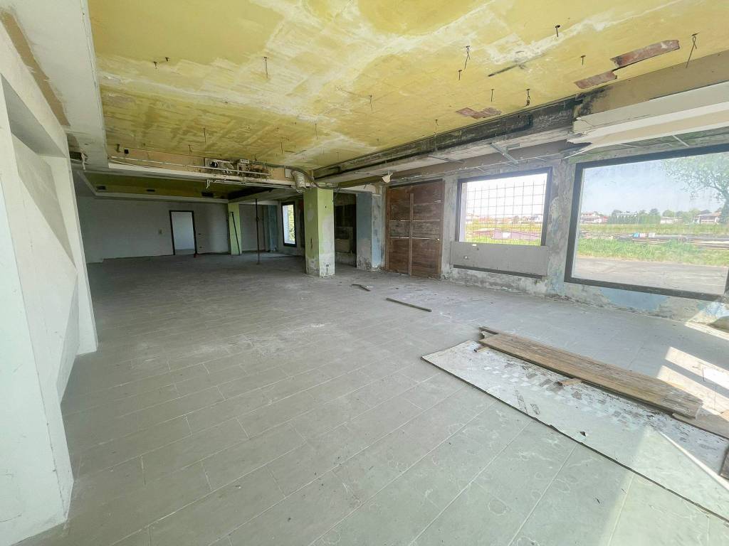 negozio in vendita a Pandino