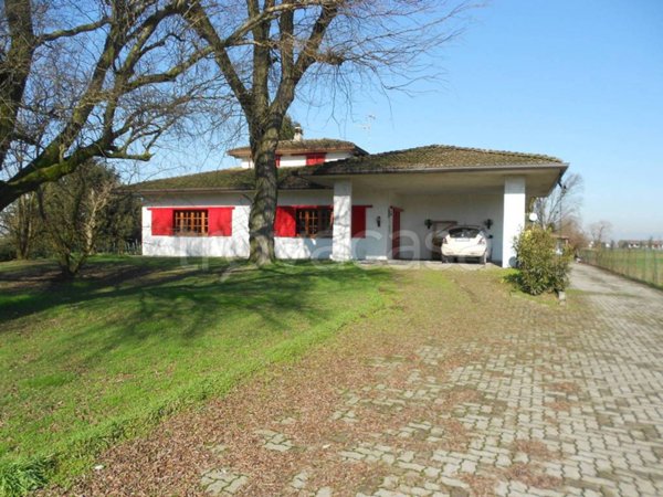 casa indipendente in vendita a Pandino