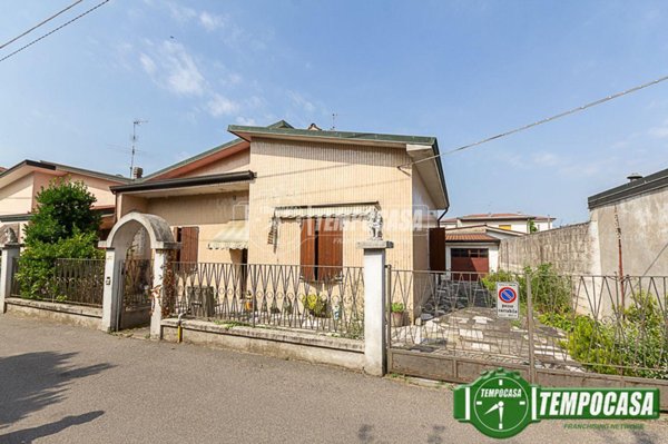 casa indipendente in vendita a Pandino in zona Nosadello