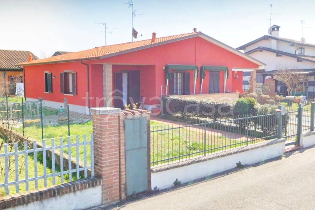 casa indipendente in vendita a Pandino