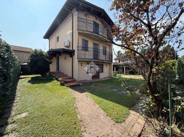 casa indipendente in vendita a Pandino