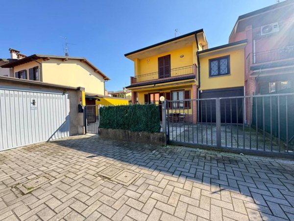 casa indipendente in vendita a Pandino