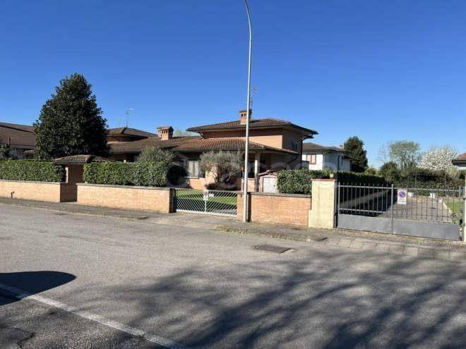 casa indipendente in vendita a Pandino