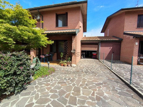 casa indipendente in vendita a Pandino