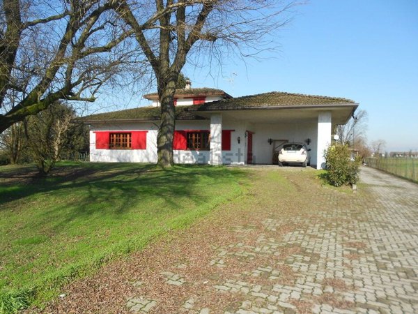 casa indipendente in vendita a Pandino