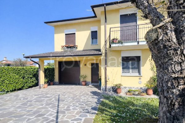 casa indipendente in vendita a Pandino