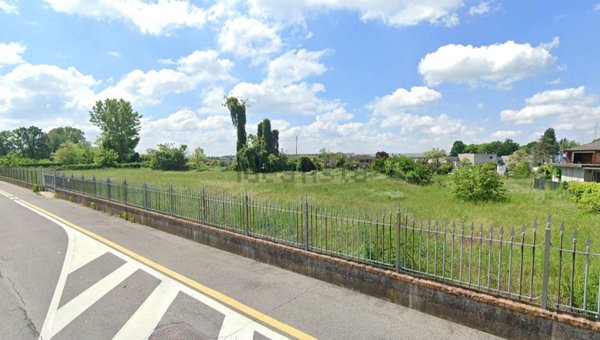 terreno edificabile in vendita a Pandino