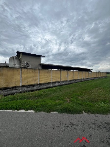 casale in vendita a Pandino