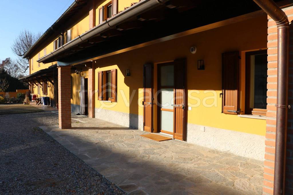 casa indipendente in vendita a Pandino in zona Gradella