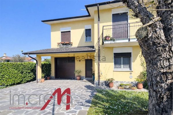 casa indipendente in vendita a Pandino