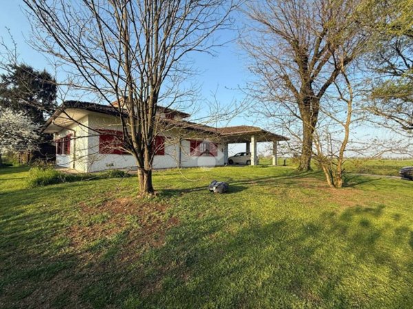 casa indipendente in vendita a Pandino