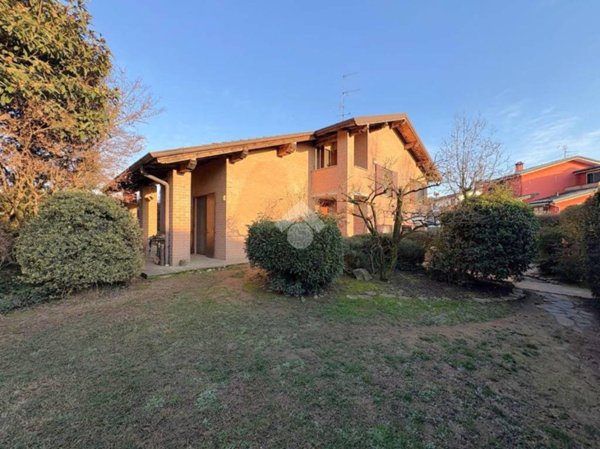 casa indipendente in vendita a Pandino