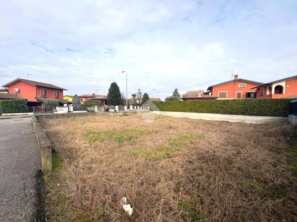 casa indipendente in vendita a Pandino