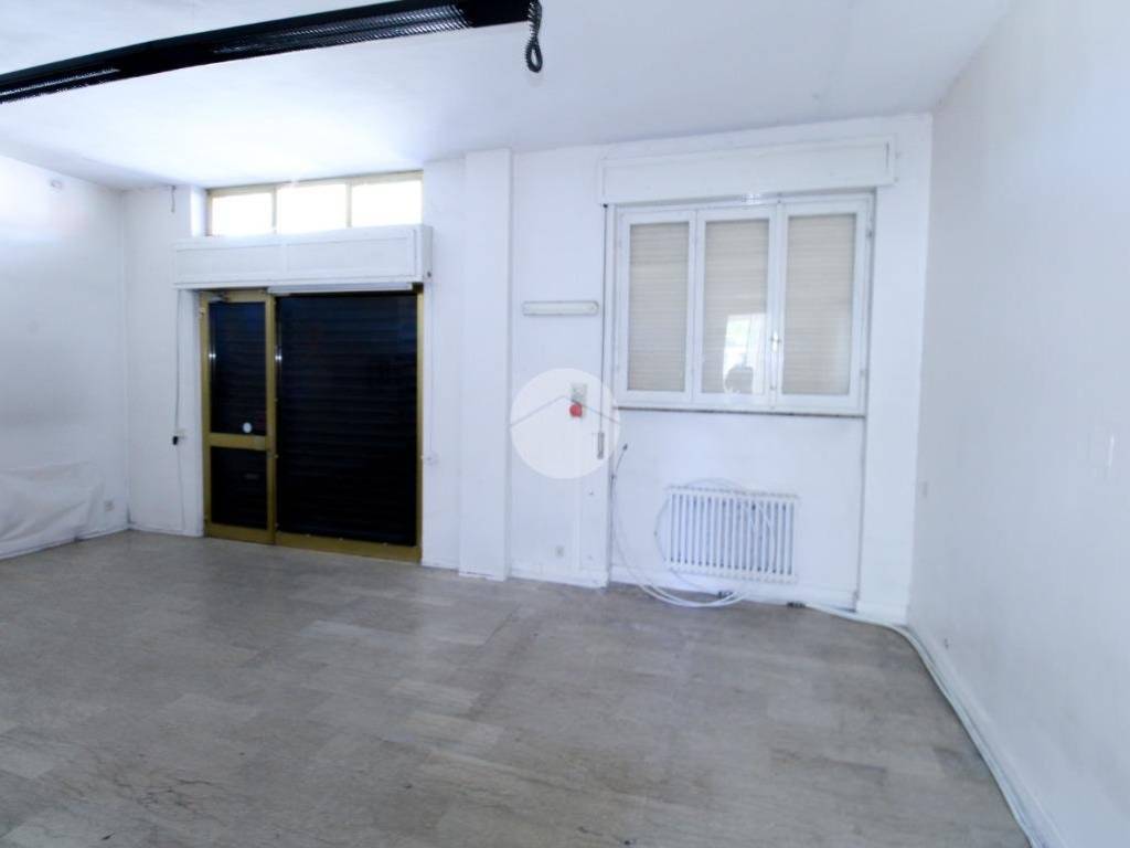 negozio in vendita a Pandino