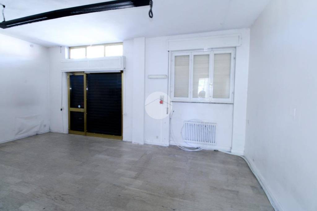 negozio in vendita a Pandino