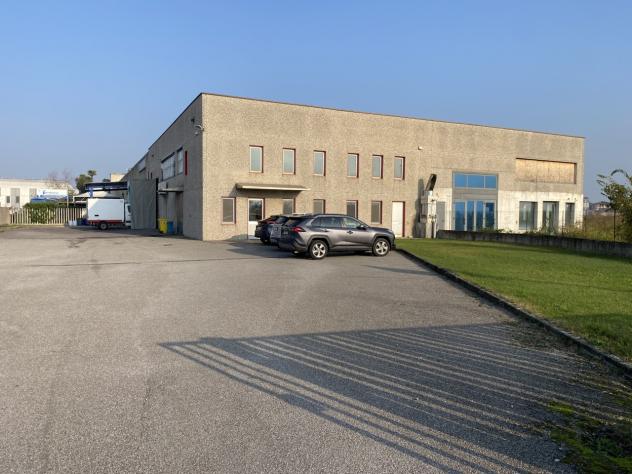 locale di sgombero in vendita a Pandino
