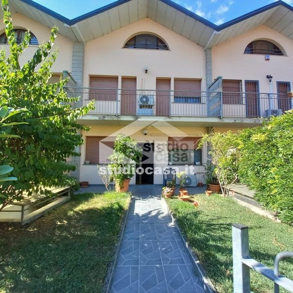 casa indipendente in vendita a Pandino