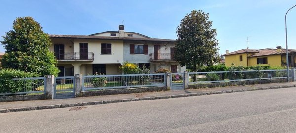 casa indipendente in vendita a Pandino