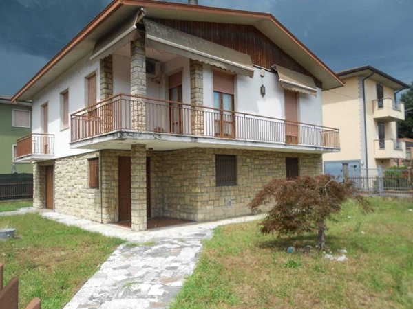 casa indipendente in vendita a Pandino