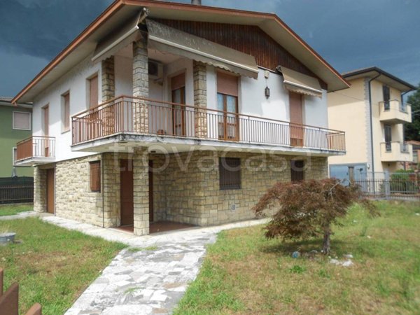 casa indipendente in vendita a Pandino