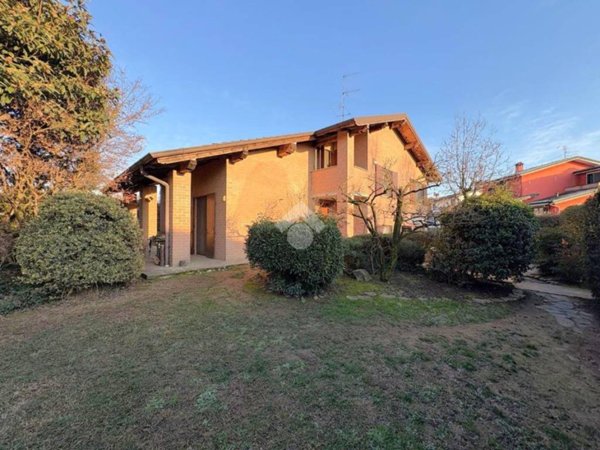 casa indipendente in vendita a Pandino