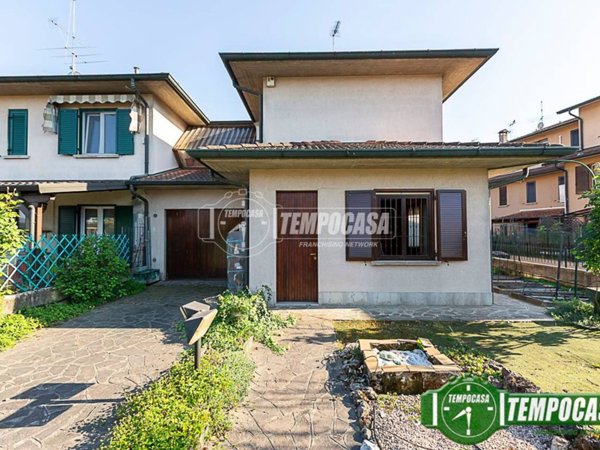 casa indipendente in vendita a Pandino