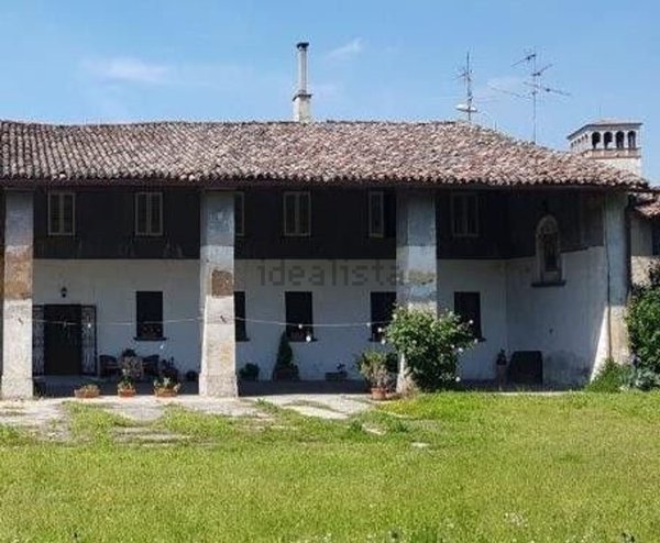 casale in vendita a Pandino