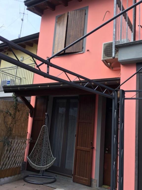 casa indipendente in vendita a Persico Dosimo in zona Bettenesco