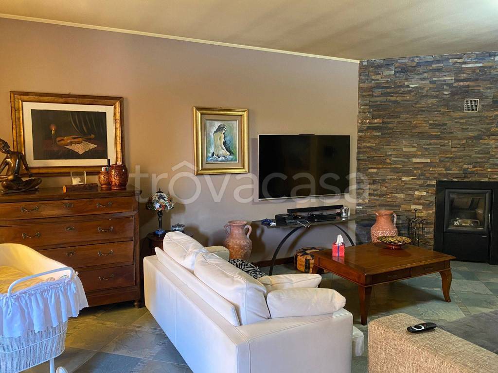 casa indipendente in vendita a Persico Dosimo in zona Dosimo
