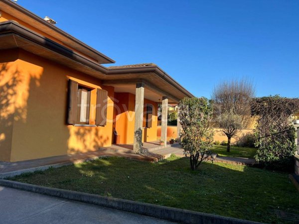 casa indipendente in vendita a Persico Dosimo