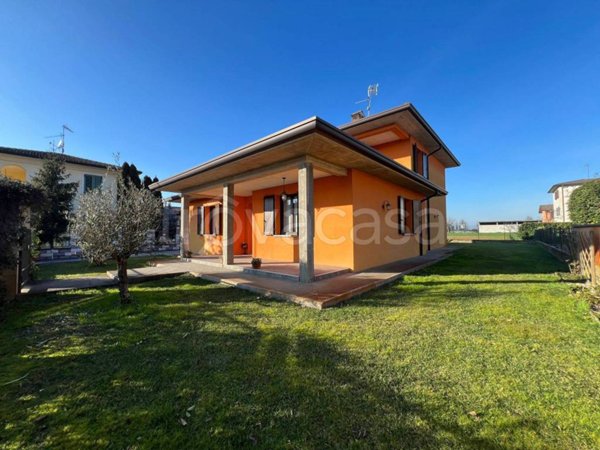 casa indipendente in vendita a Persico Dosimo
