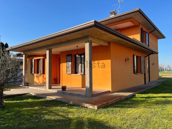 casa indipendente in vendita a Persico Dosimo in zona Persico