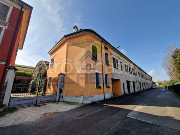 casa indipendente in vendita a Persico Dosimo in zona Dosimo