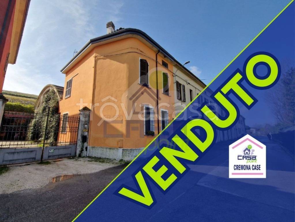 casa indipendente in vendita a Persico Dosimo in zona Dosimo
