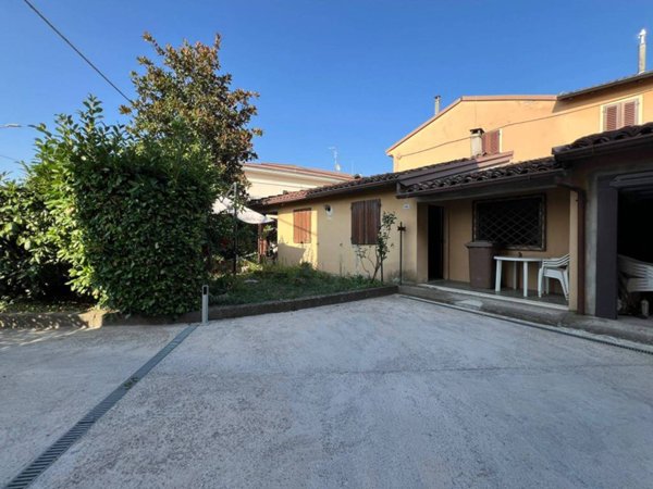 casa indipendente in vendita a Persico Dosimo in zona Dosimo