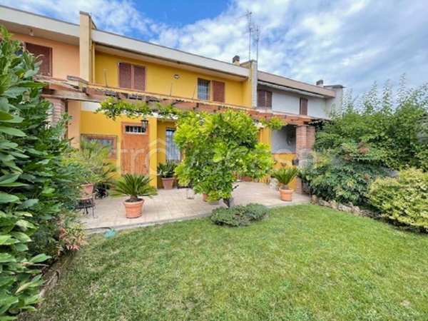casa indipendente in vendita a Persico Dosimo in zona Bettenesco