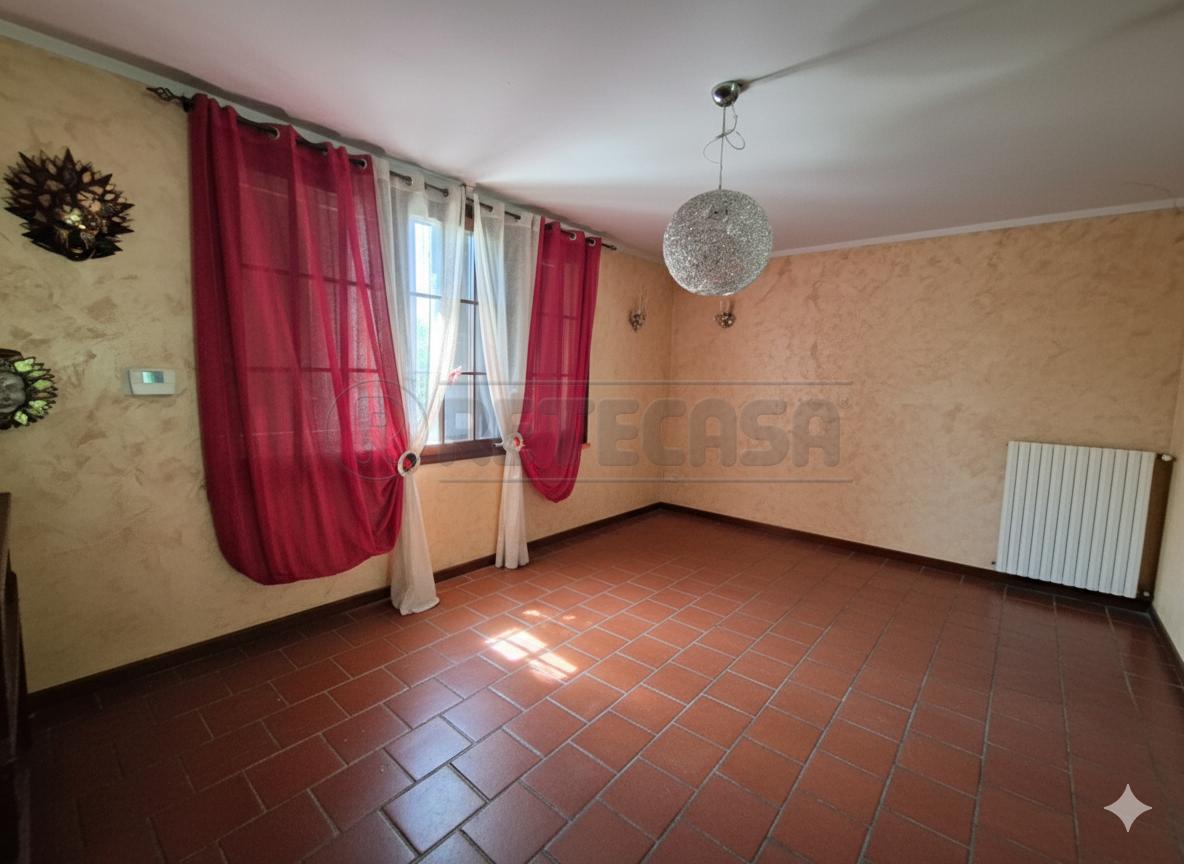 casa indipendente in vendita a Persico Dosimo in zona Persichello
