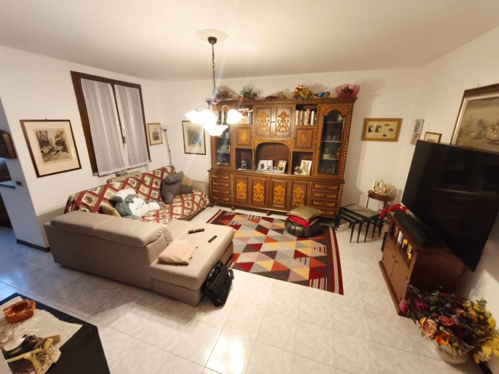 casa indipendente in vendita a Persico Dosimo in zona Dosimo