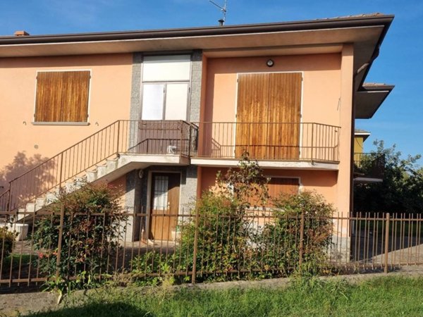 casa indipendente in vendita a Persico Dosimo in zona Persichello